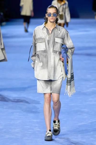 Look 30